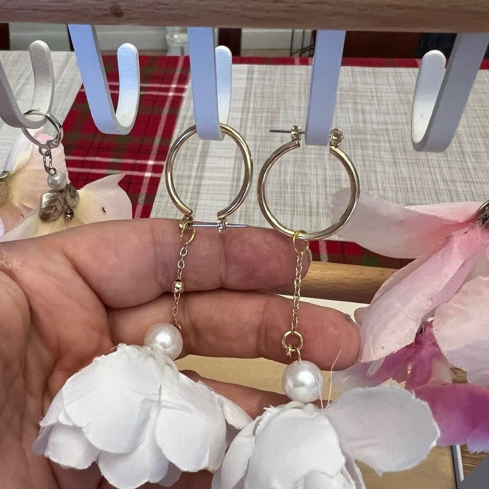 Chic white and White Floral Dangle Earrings